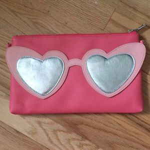 Pink clutch with heart sunnies